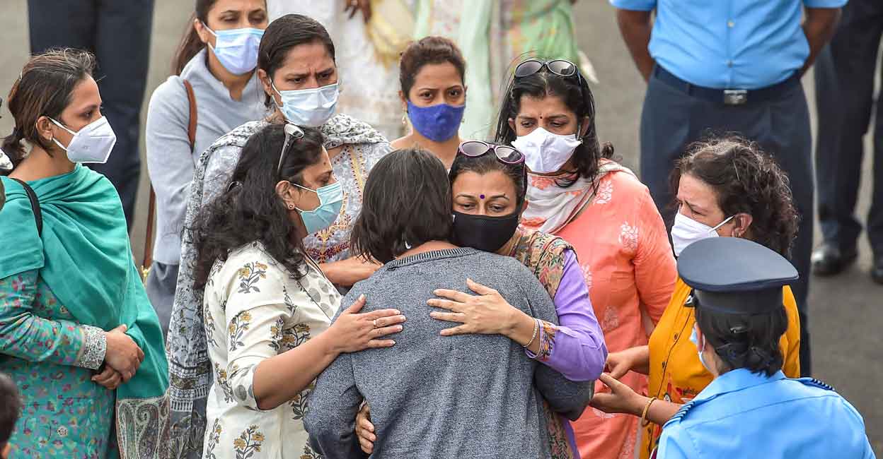Varun Singh Friends and relatives console family members of late Group Captain Varun Singh during a wreath laying ceremony at Yelahanka Air Force station in Bengaluru, Thursday, Dec. 16, 2021. Photo: PTI
