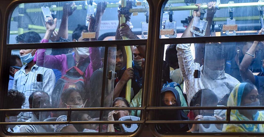 Commuters flout COVID-19 appropriate behaviour as they travel in a crowded bus from Dadar in Mumbai, Sunday, December 26, 2021. The government on December 10 warned about the declining compliance to mask usage in the country amid concerns over the Omicron variant of the coronavirus with experts saying its usage declining to pre-second wave levels. Photo: PTI