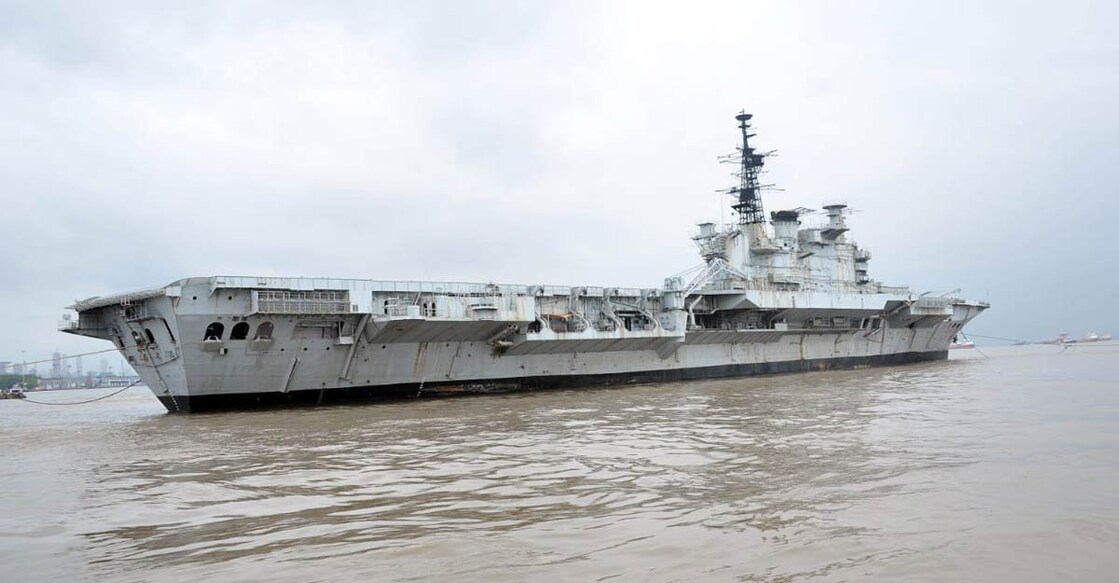 Aircraft carrier 'Viraat' goes to the graveyard