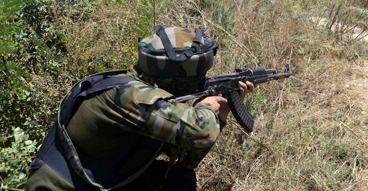 An army personnel takes position during an encounter between the security forces and terrorists in North Kashmir's Baramulla district on Aug 22, 2020. Photo: IANS