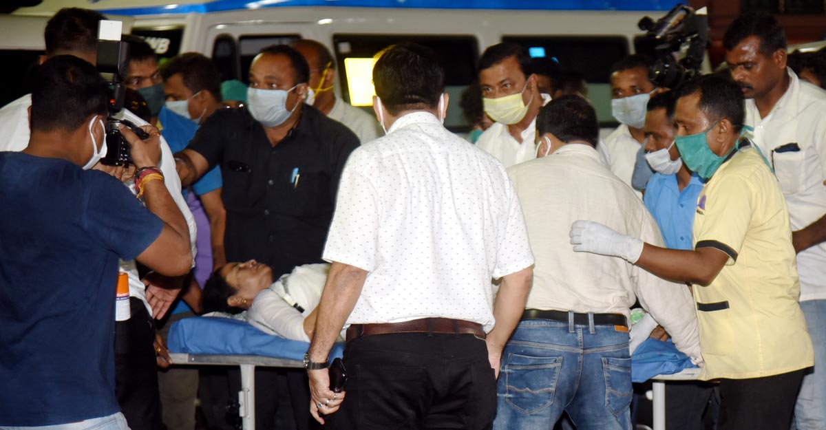 Mamata Banerjee, who suffered an injury in her leg in Nandigram, being shifted to the SSKM hospital in Kolkata Mamata Banerjee, who suffered an injury in her leg in Nandigram, being shifted to the SSKM hospital in Kolkata