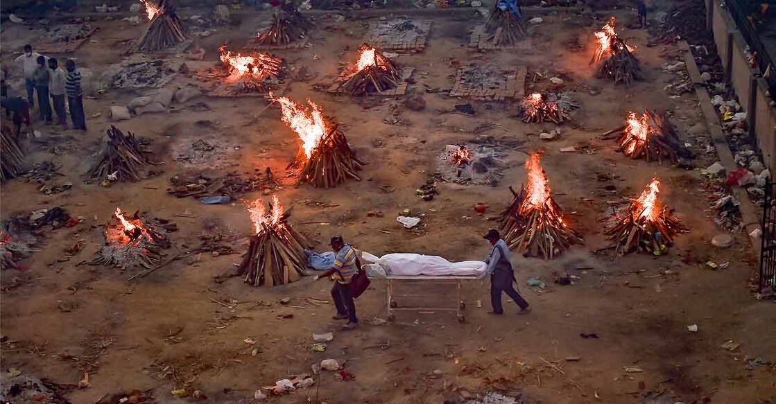 Mass cremation of COVID-19 victims at Old Seemapuri Crematorium as coronavirus cases surge, in New Delhi. Photo: PTI