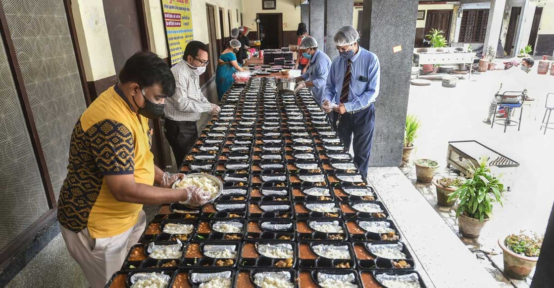 Open community kitchen, provide dry ration & facilitate transportation of migrant workers: SC Open community kitchen, provide dry ration & facilitate transportation of migrant workers: SC