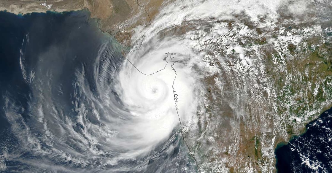 
An unusually powerful tropical cyclone named Tauktae struck the Indian state of Gujarat on May 17, 2021. The Visible Infrared Imaging Radiometer Suite (VIIRS) on the NASA-NOAA Suomi NPP satellite acquired this natural-color image of the storm a few hours before it made landfall between Porbandar and Mahuva. Photo: NASA Earth Observatory