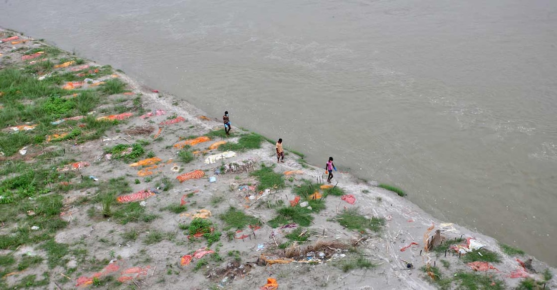 Swelling Ganges opens up Uttar Pradesh's riverside graves