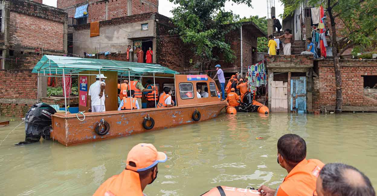 More than 1200 villages in Uttar Pradesh hit by floods, rescue efforts
