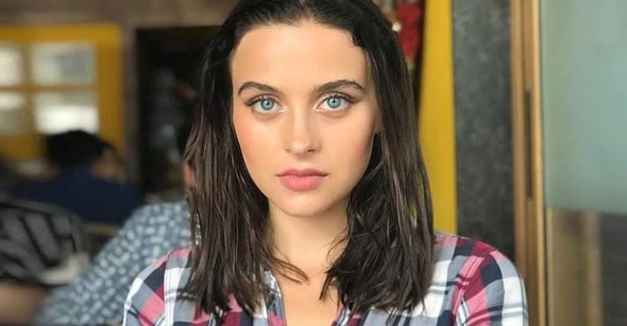 alexandra-djavi alexandra-djavi