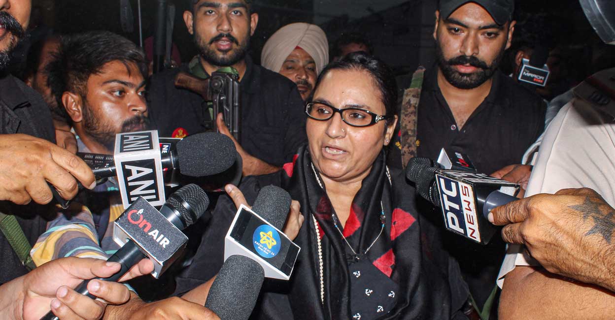 Punjab minister Razia Sultana quits in 'solidarity' with Sidhu | India ...