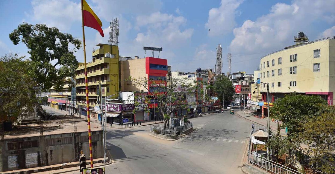 Deserted Majestic Circle during the weekend curfew imposed by the Karnataka government to curb the spread of Covid-19, in Bengaluru, Sunday, Jan. 16, 2022.  Photo: PTI