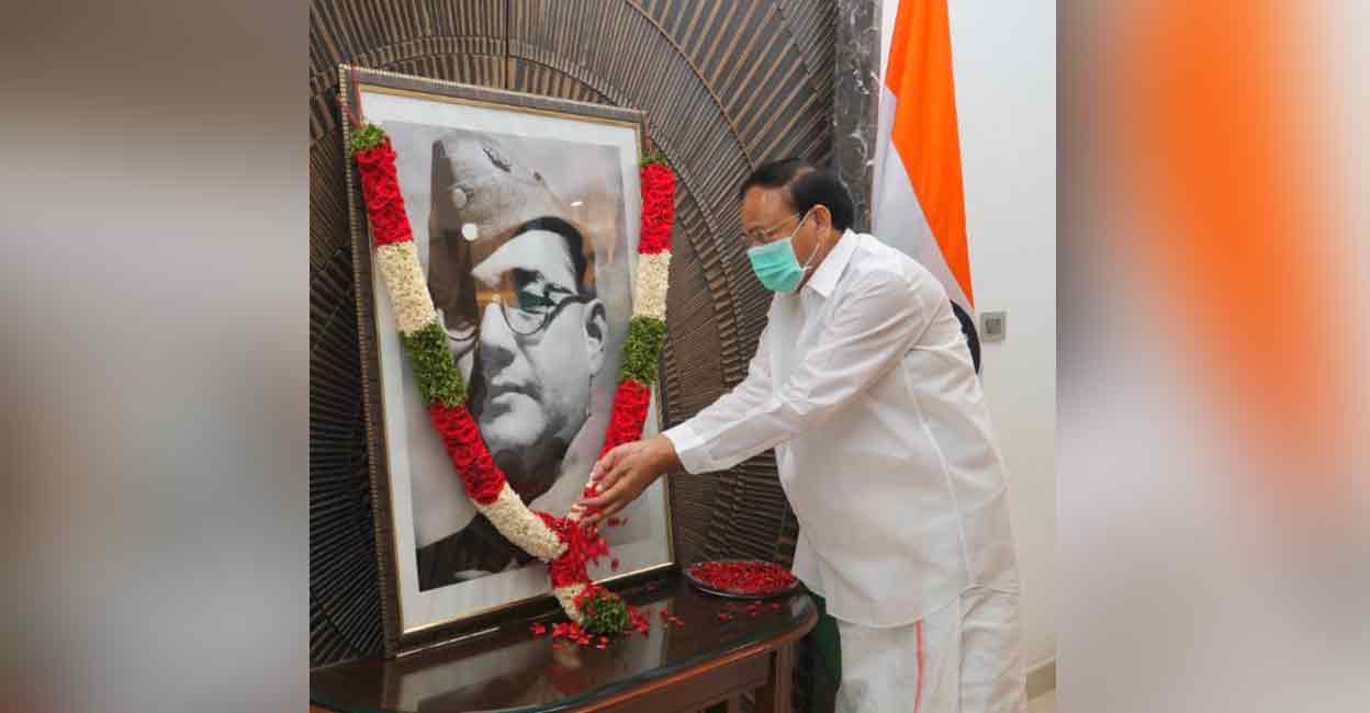 Venkaiah Naidu offering floral tributes to a portrait of Netaji Subhash Chandra Bose. Photo: Twitter/ @VPSecretariat