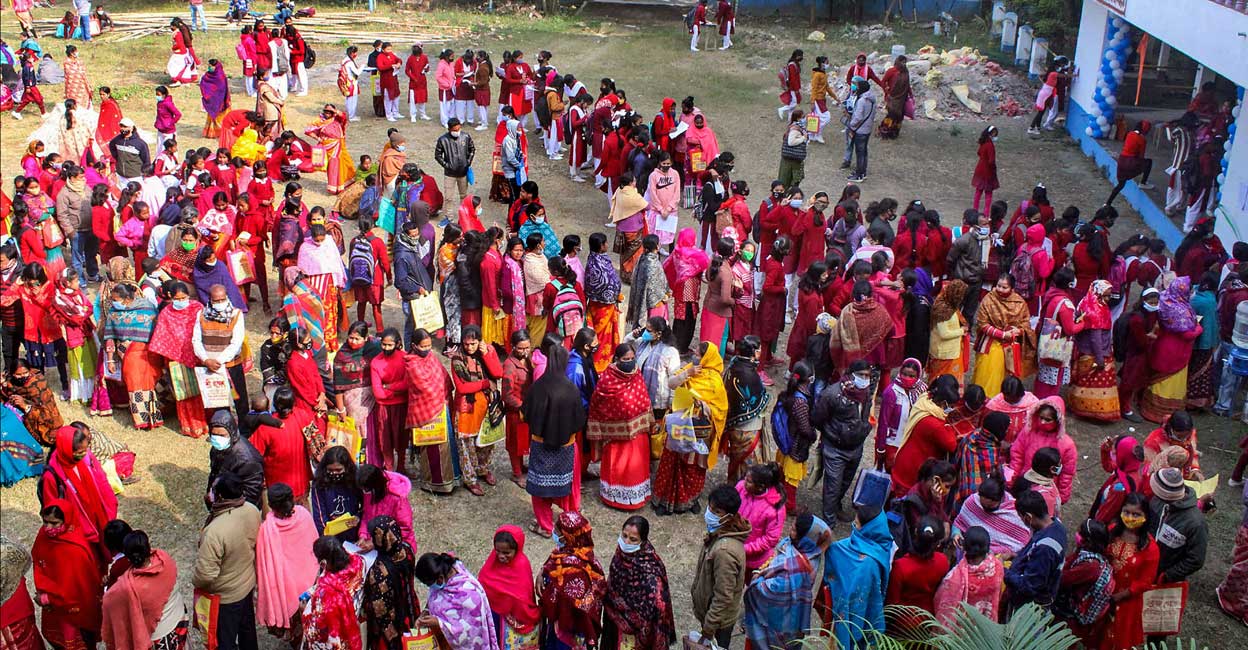 Beneficiaries wait in queues to receive a dose of COVID-19 vaccine, at a vaccination centre in Malda, Monday, January 3, 2022