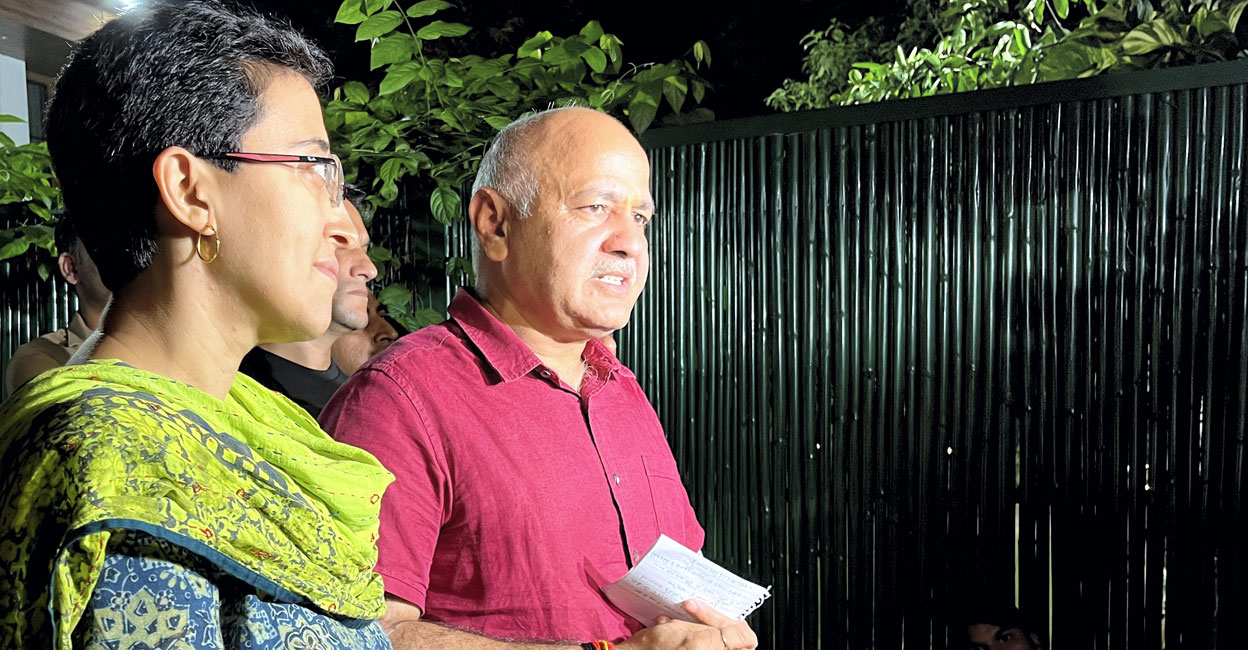 PTI10_17_2022_000346A Delhi Deputy Chief Minister Manish Sisodia speaks with media on his return from the CBI headquarters after questioning in connection with the Delhi excise policy probe. AAP leader Atishi Marlena is also seen. Photo: PTI