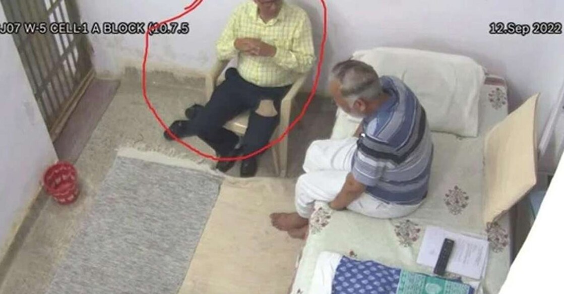 Satyendar Jain with the Superintendent