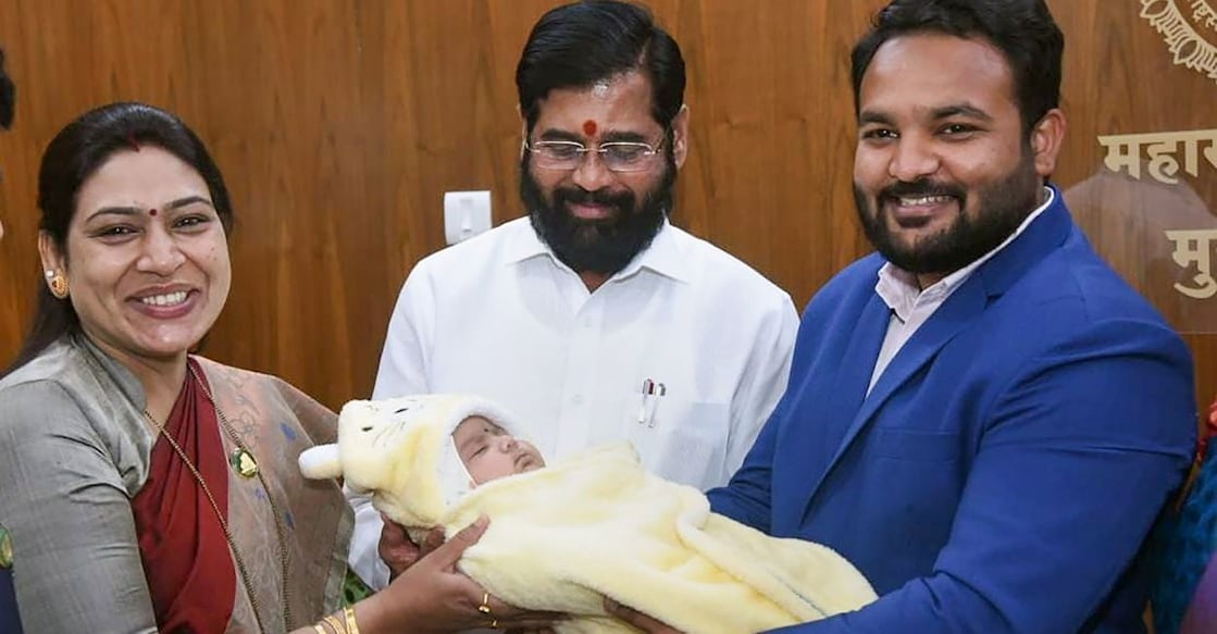 ncp-mla Nationalist Congress Party (NCP) MLA Saroj Ahire with her kid meets with Maharashtra Chief Minister Eknath Shinde at Vidhan Bhavan during the Winter Session of the State Assembly, in Nagpur, Monday, December 19, 2022. Photo: PTI