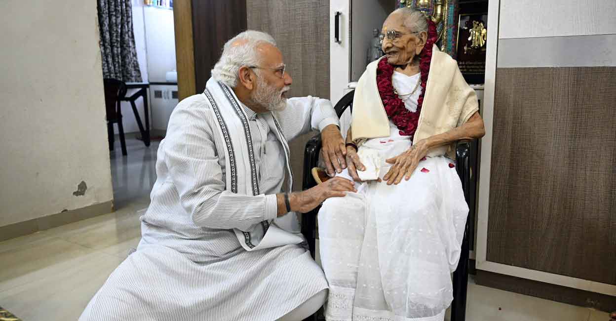 PM Modi's mother Heeraben passes away | Manorama English
