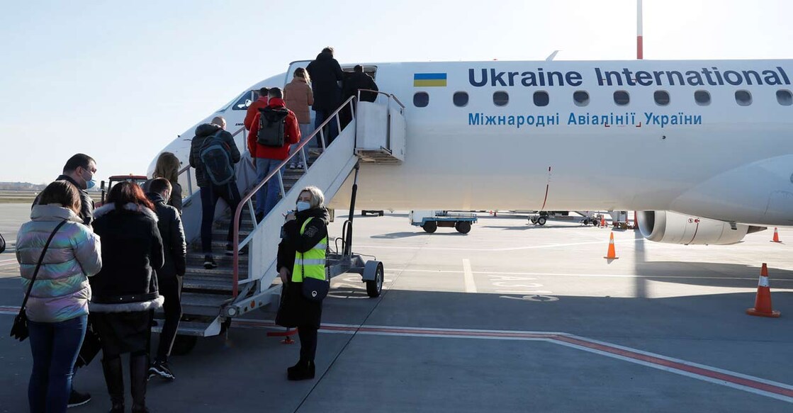 Passengers board a Ukraine International Airlines plane during a tour to the Chernobyl exclusion zone at the Boryspil International Airport outside Kyiv, Ukraine April 3, 2021. File Photo: REUTERS/Gleb Garanich