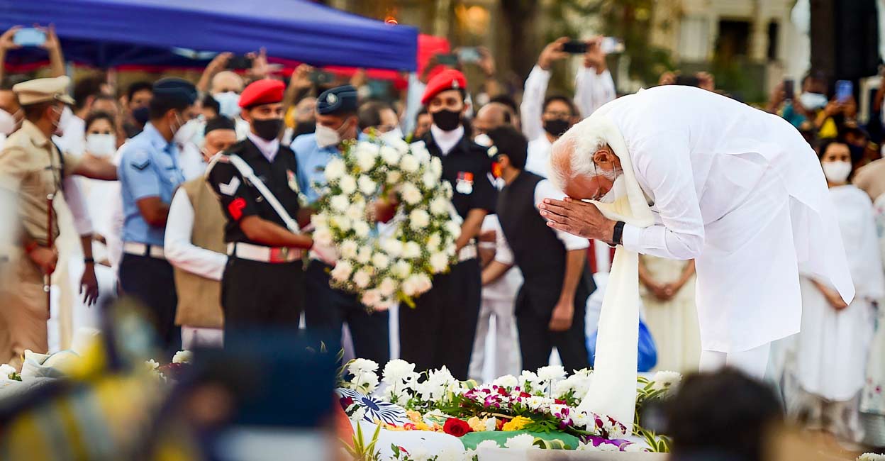 PTI02_06_2022_000253B Prime Minister Narendra Modi pays tribute to legendary singer Lata Mangeshkar during her funeral, in Mumbai, Sunday, Feb. 6, 2022. Photo: PTI Photo/Shashank Parade