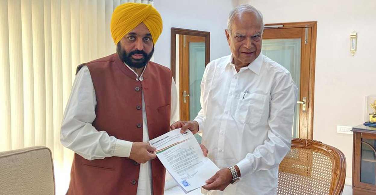 Punjab chief minister-designate Bhagwant Mann presents a letter of support of his party MLAs to Governor Banwarilal Purohit. Photo: Twitter/@BhagwantMann