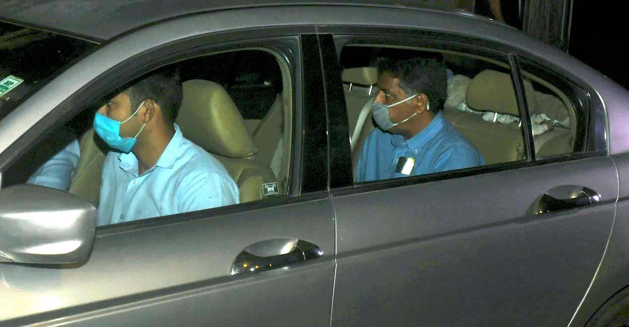 Congress leader Manish Tewari leaves the residence of senior leader Ghulam Nabi Azad after a meeting, in New Delhi, Friday, March 11, 2022. Photo: PTI