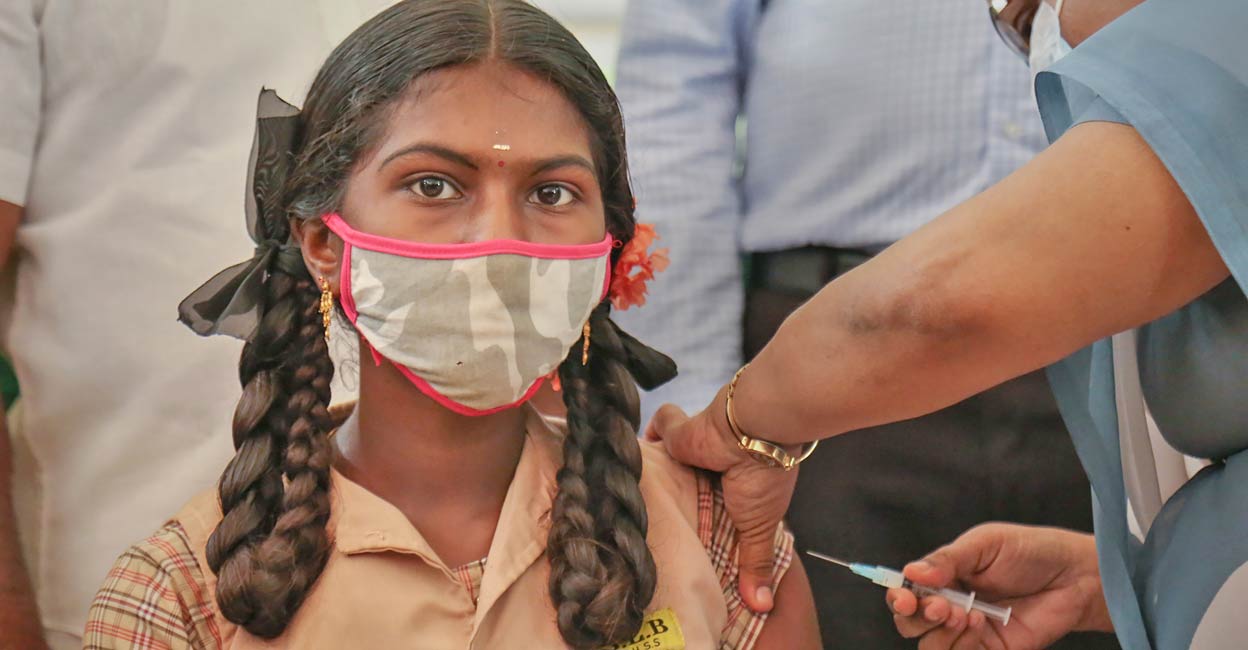 A healthworker administers COVID-19 vaccine to a student at Nagercoil in Kanyakumari district, Thursday, March 17, 2022. Photo: PTI