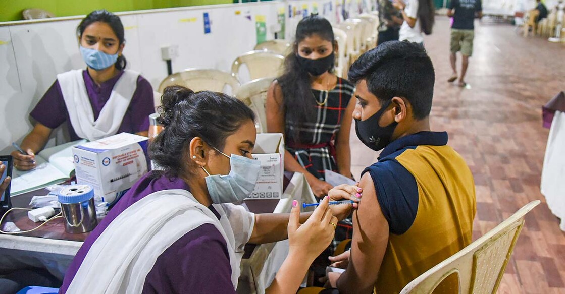 A beneficiary receives a dose of COVID-19 vaccine from a healthworker, at Dahisar in Mumbai, Saturday, Feb. 26, 2022. Photo: PTI