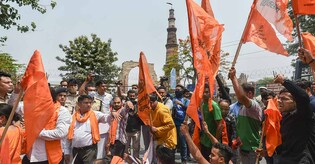 Right-wing group protests outside Qutub Minar, demands monument to be renamed Vishnu Stambha