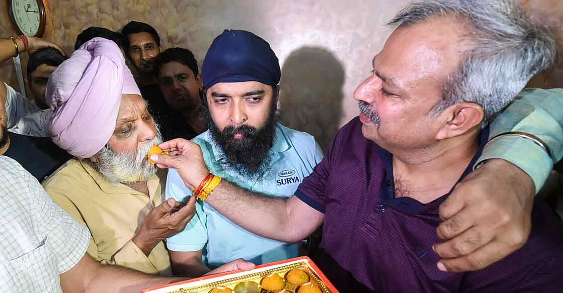Delhi BJP Spokesperson Tajinder Pal Singh Bagga arrives at his residence after being produced before the Duty Metropolitan Magistrate, in New Delhi, Friday night. Photo: PTI