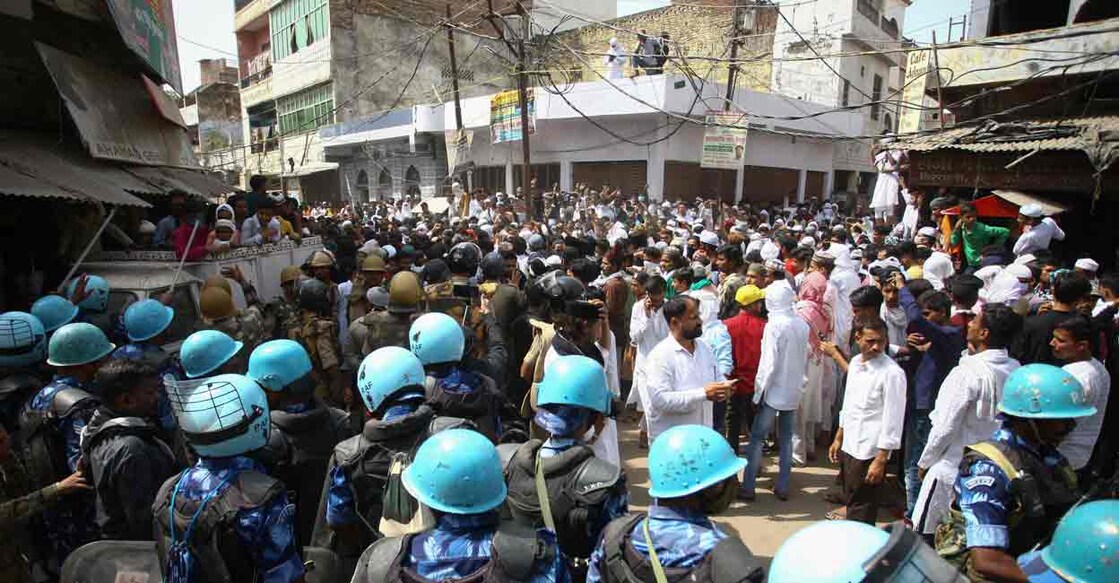 Protestors clash with police during a protest demanding the arrest of Bharatiya Janata Party (BJP) member Nupur Sharma for her comments on Prophet Mohammed, in Prayagraj, India, June 10, 2022. REUTERS/Ritesh Shukla