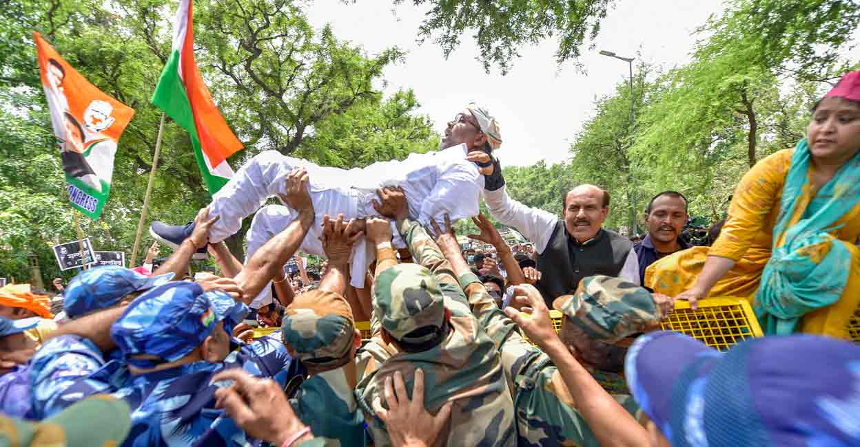 PTI06_21_2022_000256A Police detain Congress workers during a protest against party leader Rahul Gandhi's interrogation by the Enforcement Directorate in the National Herald case, outside the AICC headquarters, in New Delhi, Tuesday, June 21, 2022. (PTI Photo/Vijay Verma)