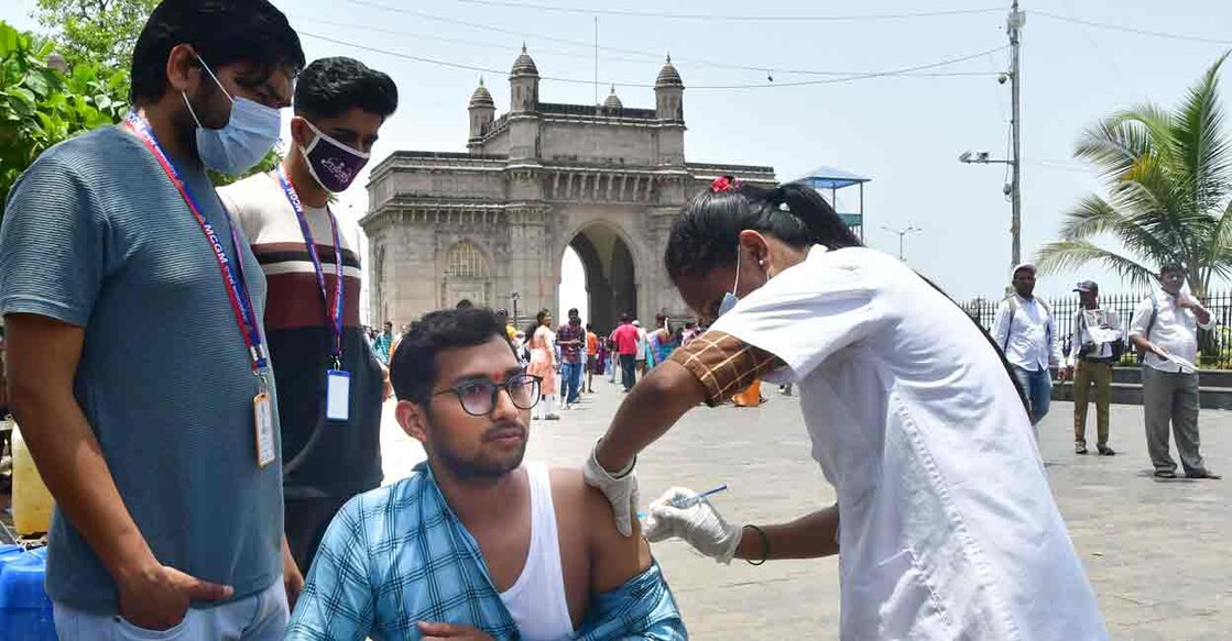  A healthcare worker administers a dose of Covid-19 vaccine to a beneficiary, at Gateway of India, in Mumbai, Tuesday, May 31, 2022. BMC has organised vaccination drives at tourist places in Mumbai. (PTI Photo)