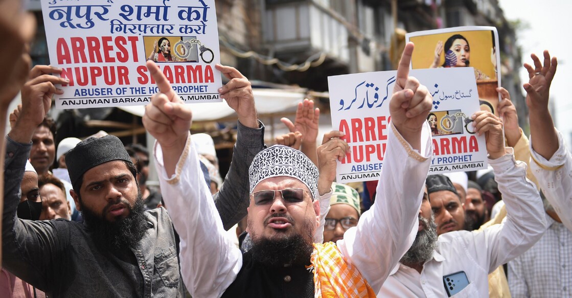 Activists shout slogans as they react to remarks of suspended BJP leader Nupur Sharma on Prophet Muhammad during a protest in Mumbai on June 6, 2022. Photo: PTI