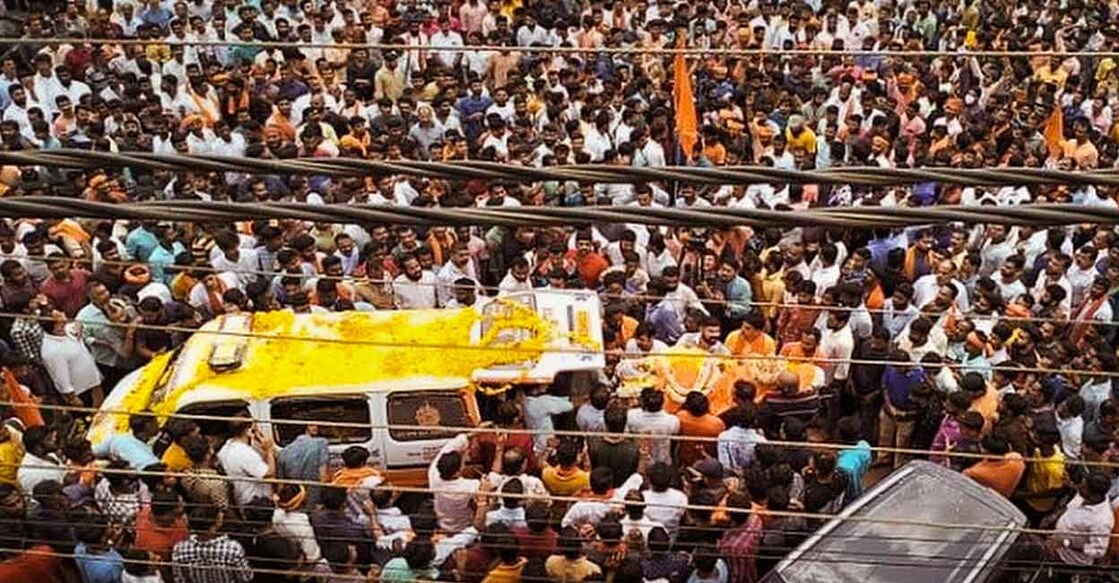 Bellare: Mortal remains of Bharatiya Janata Party (BJP) Yuva Morcha worker Praveen Nettar, who was allegedly murdered on Tuesday at his hometown, being taken for his last rites, in Bellare, Wednesday, July 27, 2022. (PTI Photo)