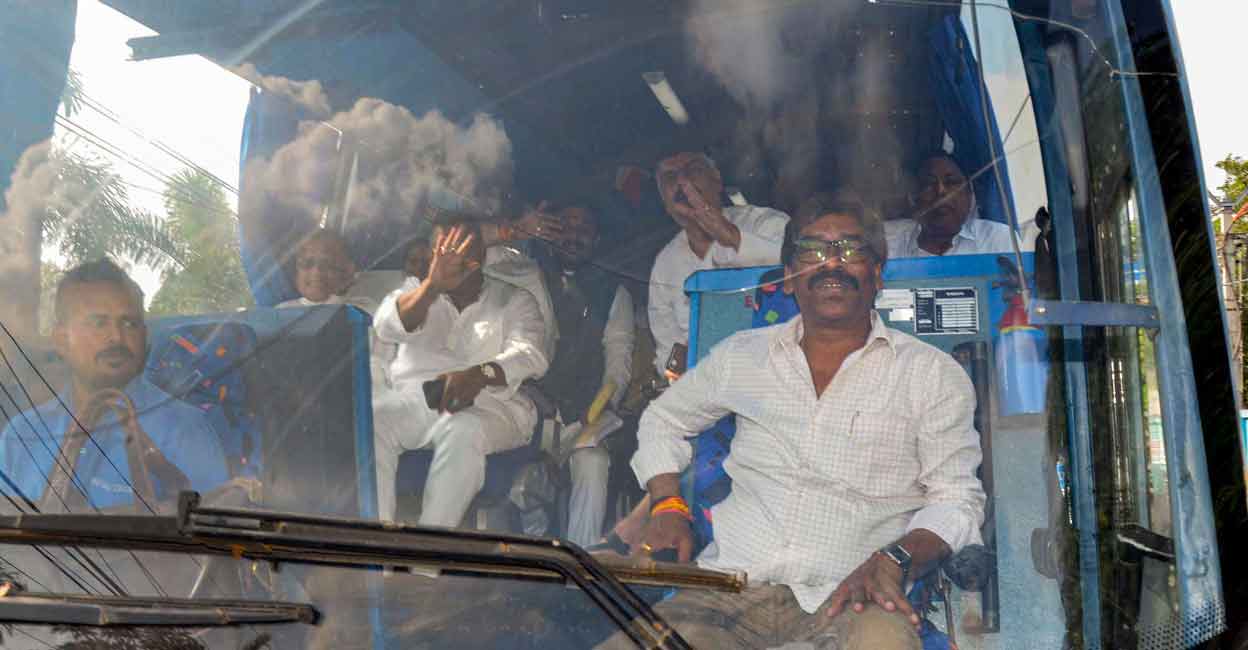 hemant-soren-upa-mlas-bus Jharkhand Chief Minister Hemant Soren with UPA MLAs leaves for Ranchi airport on way to Raipur amid speculation of his disqualification as an MLA, in Ranchi, on Tuesday, Aug. 30, 2022. PTI