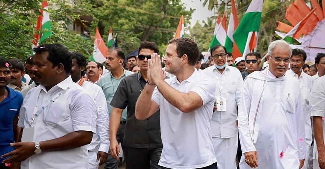 rahul-gandhi-bharat-jodo-yatra-day-1 Congress leader Rahul Gandhi with senior leaders and party workers during his 'Bharat Jodo Yatra', in Kanyakumari, on Thursday, September 8, 2022. Photo: PTI/Atul Yadav