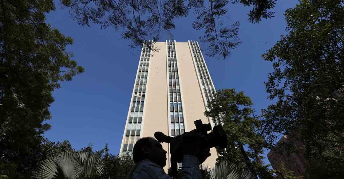 A cameraman works outside a building having BBC offices, where income tax officials are conducting a search, in New Delhi, India, February 14, 2023. Photo: REUTERS/Anushree Fadnavis