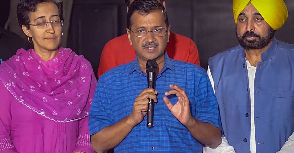 Delhi Chief Minister Arvind Kejriwal with Punjab CM Bhagwant Mann and party leader Atishi Marlena addresses the media after appearing before the CBI for questioning in Delhi liquor policy case. Photo: PTI