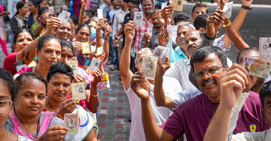 People wait in queues at a polling station to cast their votes for Karnataka Assembly elections, in Bengaluru, Wednesday, May 10, 2023. Photo: PTI