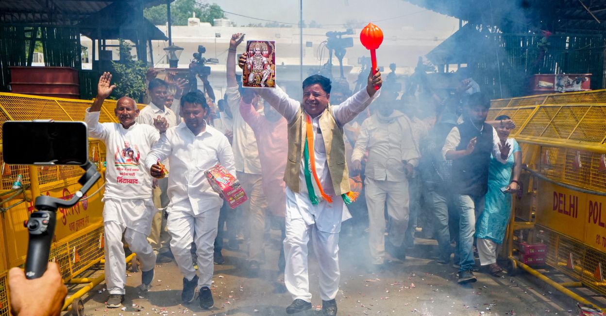 congress-celebrations-1 Congress supporters celebrate the party's good show in Karnataka Assembly polls at the AICC headquarters, in New Delhi, Saturday, May 13, 2023. Photo: PTI