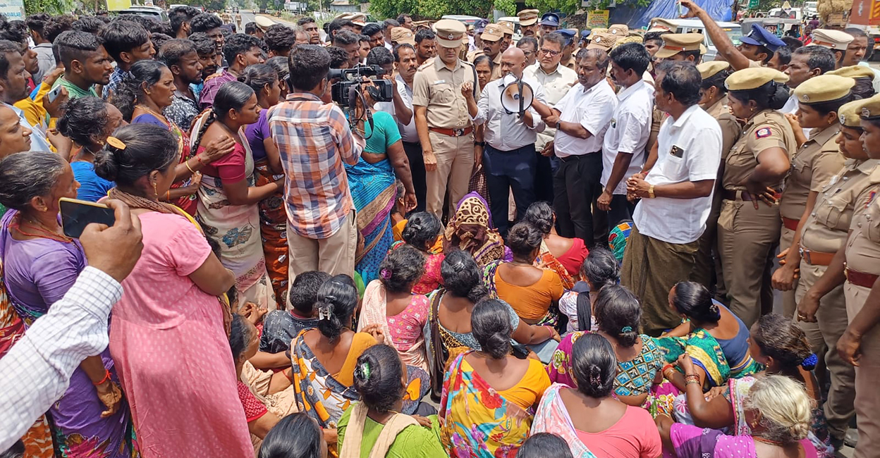 PTI05_14_2023_000313B Villagers block a road to protest the death of five people after allegedly consuming spurious liquor in Viluppuram, Tamil Nadu on Sunday. Photo: PTI