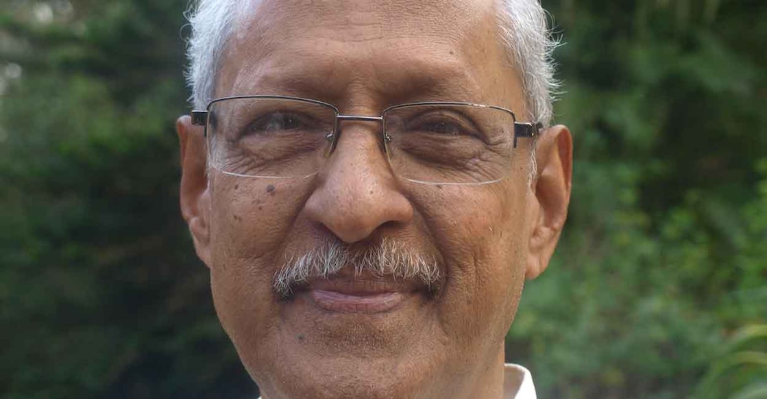Writer Damodar Mauzo received the award from Goa Governor P S Sreedharan Pillai. Photo: Wikimedia Commons/Frederick Noronha