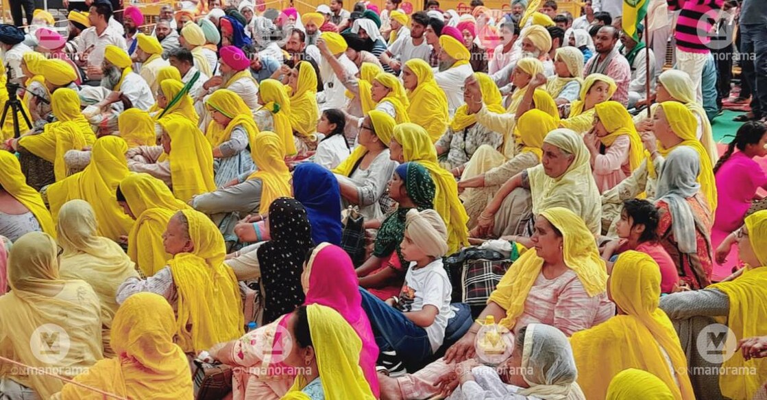 Farmers join wrestlers at Jantar Mantar, police tighten security. Photo: Josekutty Panackal