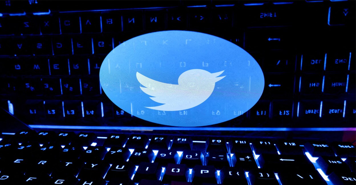A keyboard is placed in front of a displayed Twitter logo in this illustration taken on February 21, 2023. Photo: REUTERS/Dado Ruvic/Illustration