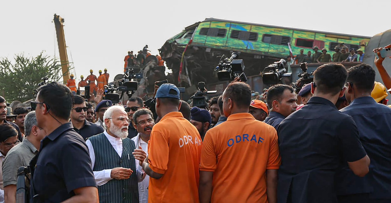 PTI06_03_2023_000234B Minister Narendra Modi interacts with rescuers as he takes stock of the situation at the site of the accident involving Coromandel Express, Bengaluru-Howrah Express and a goods train in Balasore district of Odisha on Saturday. Photo: PTI