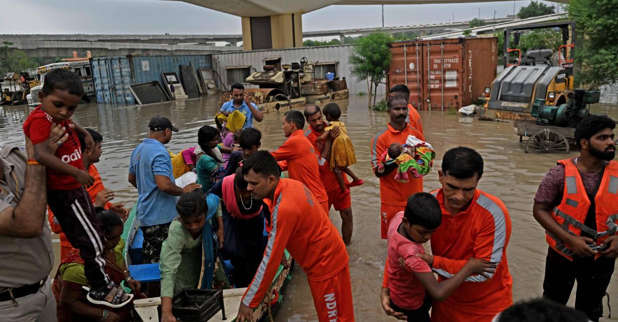 delhi-flood-rescue- delhi-flood-rescue-