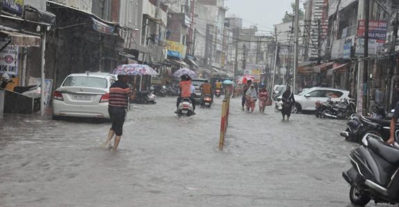 Delhi on high alert as Yamuna breaches danger mark again; heavy rain ...