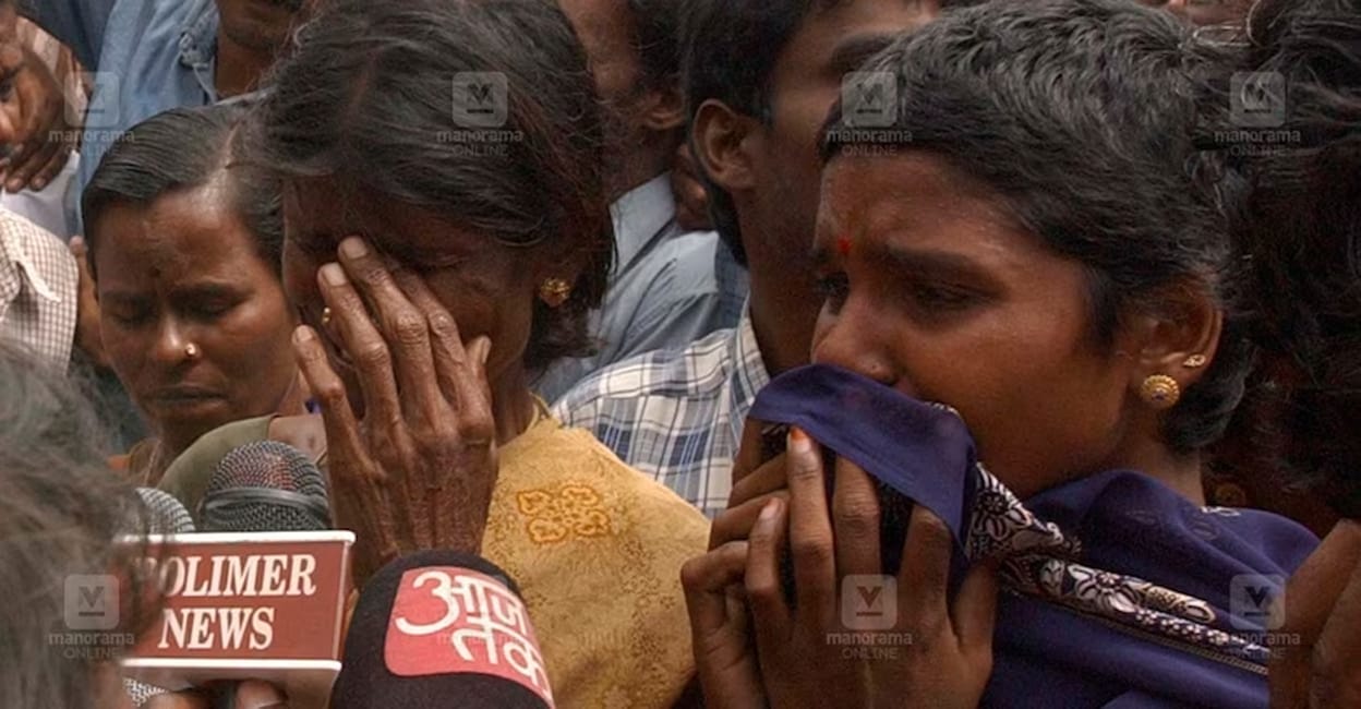 veerappan-story-add-2 Relatives of Veerappan sobbing after knowing about his death. Photo: Manorama