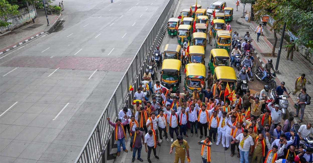 Kannada activists protest against Karnataka Government over the issue of releasing water from Cauvery river to Tamil Nadu, in Bengaluru, on Tuesday. Photo: PTI