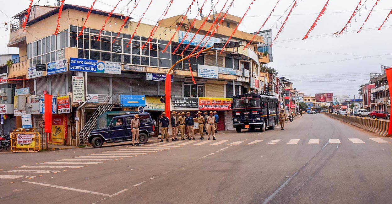 karnataka-bandh-sept-29-main Deserted roads during the Karnataka bandh called against release of Cauvery water to Tamil Nadu, in Chikmagalur on Friday. Photo: PTI