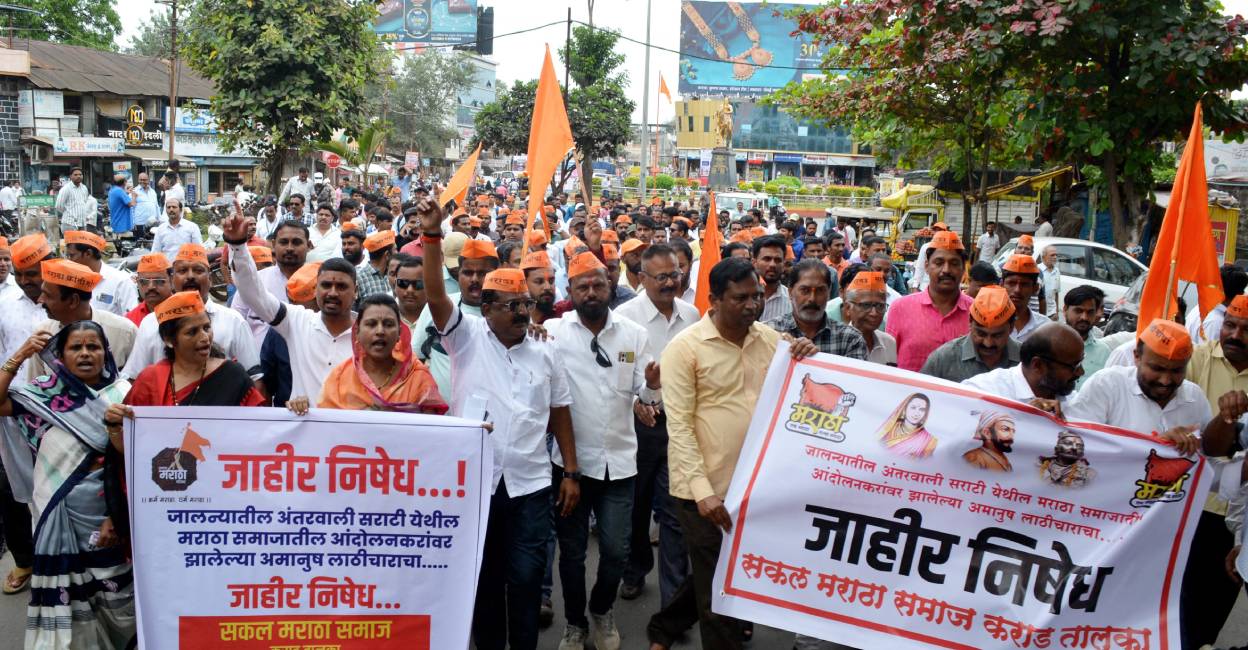 Maratha Kranti Morcha members stage a protest against Jalna administration over lathicharge on protestors demanding Maratha reservation. Photo: PTI
