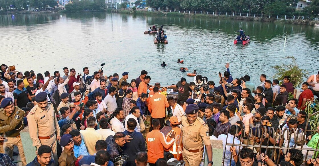 People gather during a rescue and search operation after a boat overturned in a lake, in Vadodara, Thursday, January 18, 2024. Photo: PTI